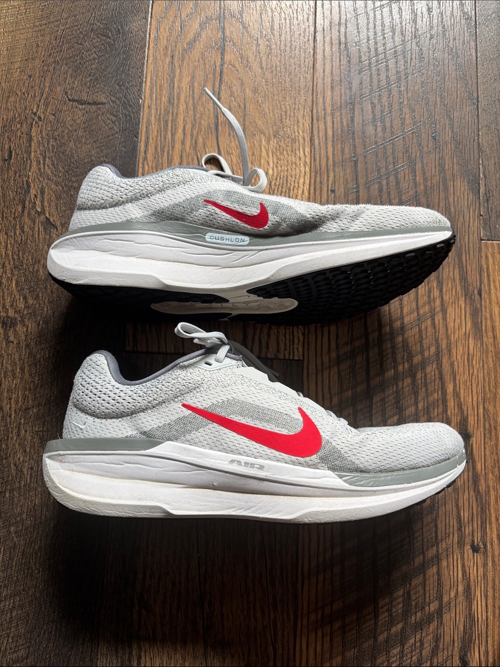 Nike Winflo 11 Mens Low Top Sneaker Light Gray Running Shoe Red Swoosh Size 10.5 - Picture 2 of 8